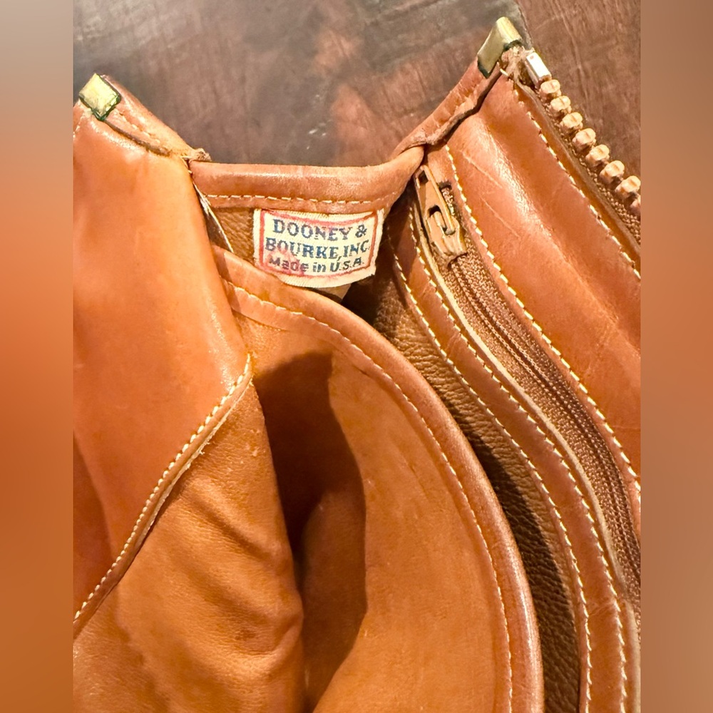Vintage Dooney & Bourke Black and Tan All Weather Leather Handbag - Picture 8 of 10